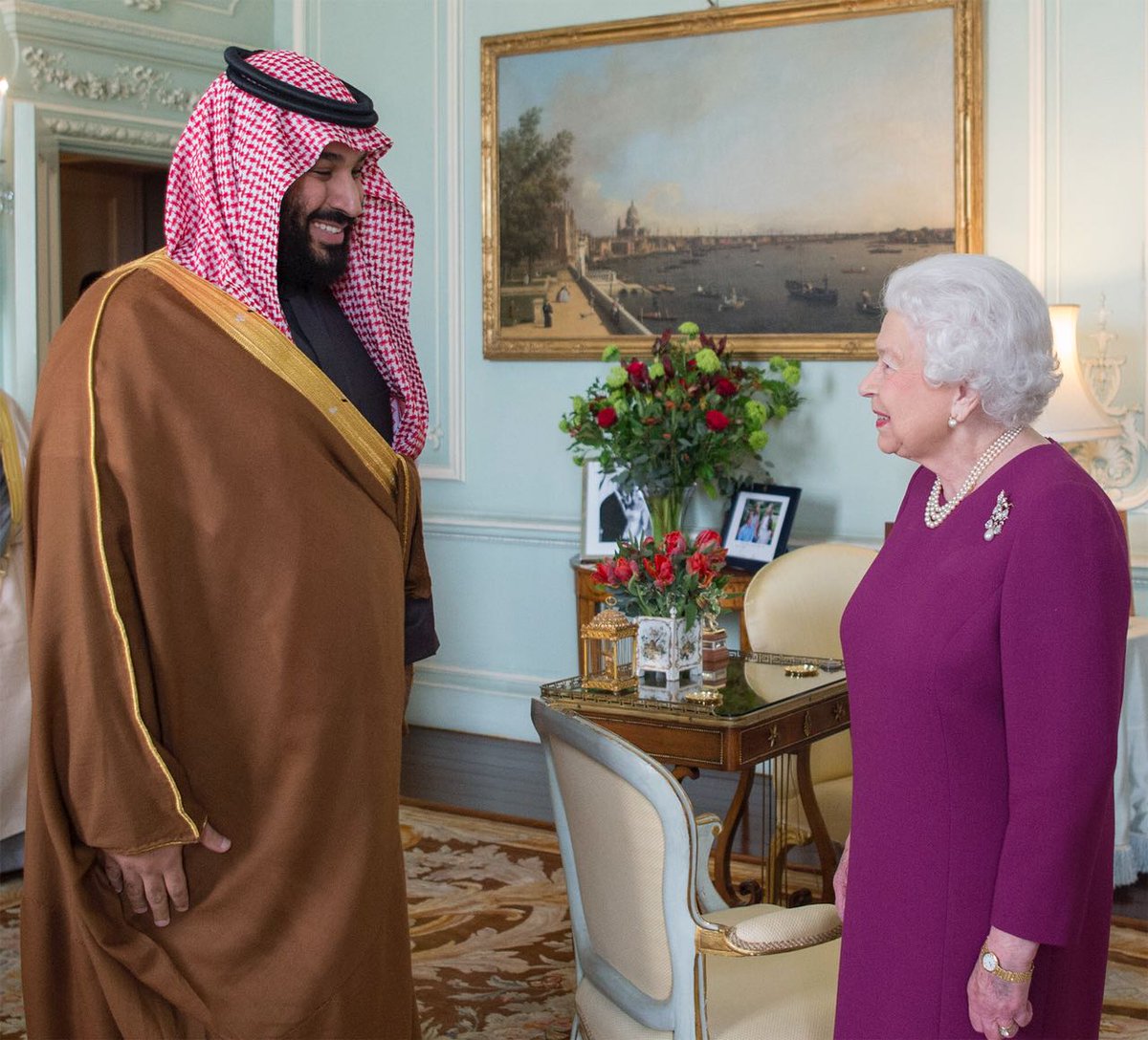Der Saudiarabische Kronprinz Wird Von Konigin Elisabeth Ii