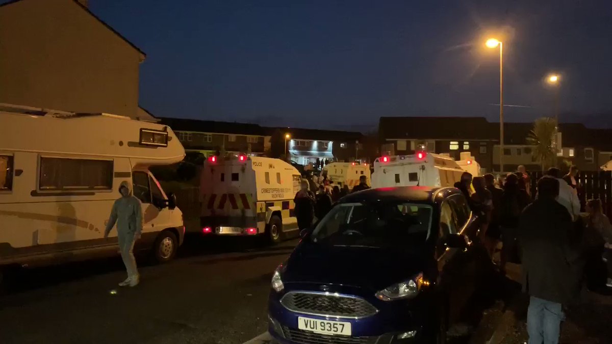 Massive security operation happening in Mulroy Gardens in Creggan Derry tonight. A house search is being conducted. Army Technical Officers are also at the scene although the area is not cordoned off   