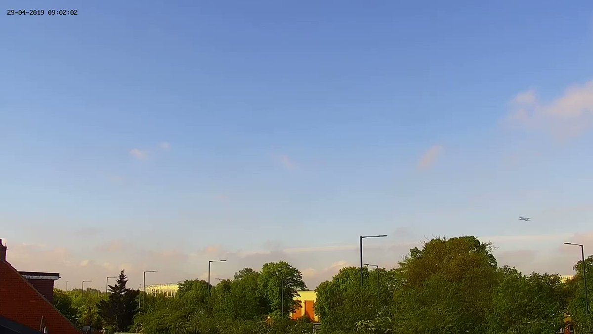 .@united UA929 is declaring an emergency 20 mins after takeoff from London Heathrow    