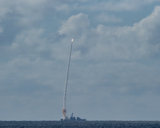 #USSRoosevelt fires an SM-3 missile during exercise #FormidableShield2019 - FS19 improves allied interoperability in a live-fire, integrated air and missile defense environment 