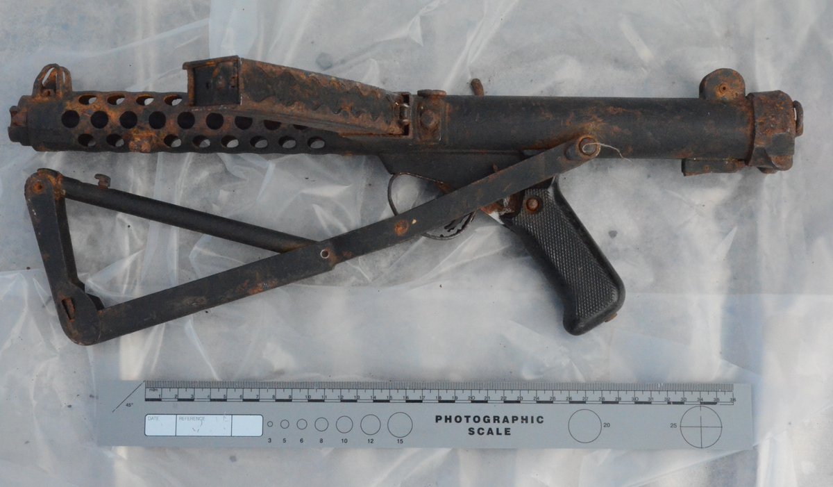 Police seized two assault rifles and a submachine gun in raids linked to INLA criminality in Derry today. Class B drugs, counterfeit clothing, DVDs, £13,000 in cash, phones, tablets, documentation, over 7,000 tobacco products also found. Two men, 44 and 43 were arrested   