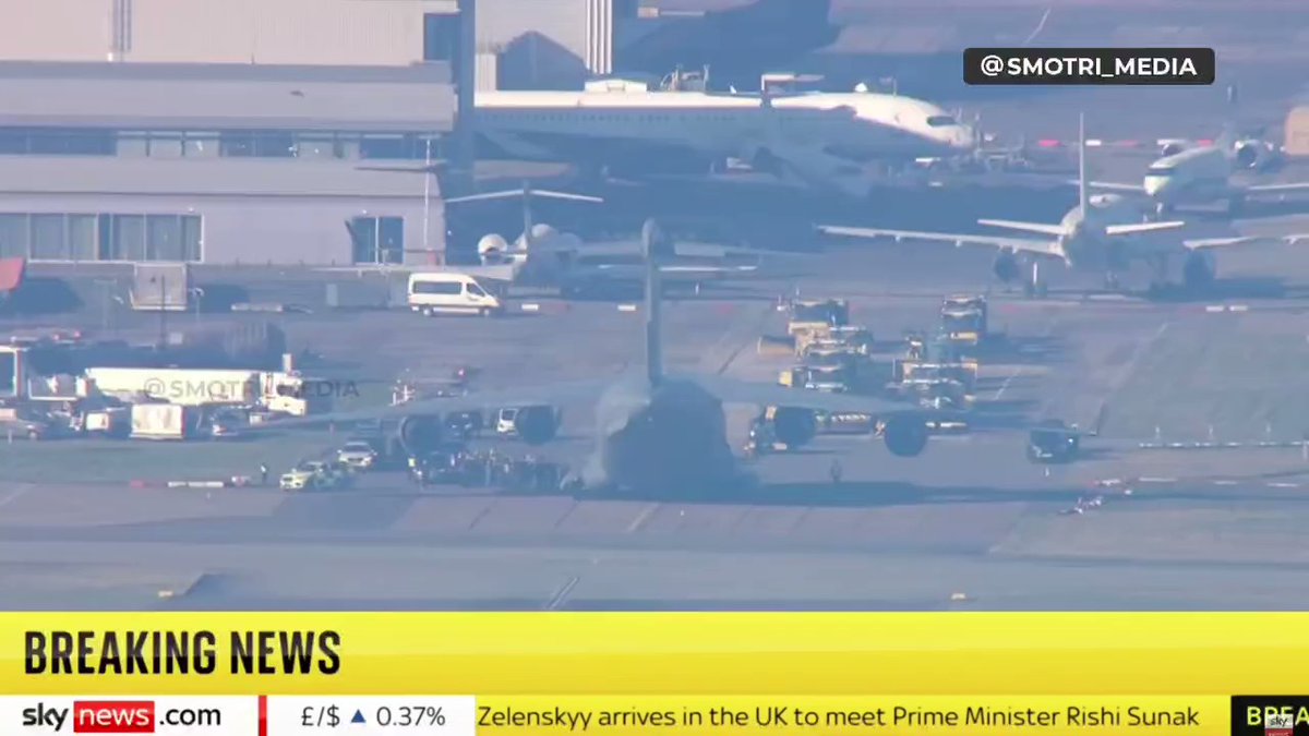Ein Flugzeug mit Präsident Wolodymyr Selenskyj ist in London gelandet. Medienberichten zufolge wird er heute vom britischen König Karl III. empfangen