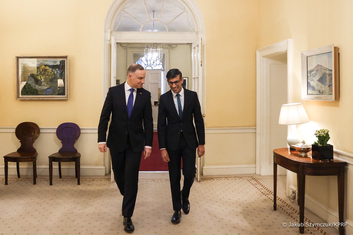 Predsjednik @AndrzejDuda u Londonu: B9 summit u Varšavi i sastanak s @POTUS održat će se uskoro. Upravo smo prije @NATO summita u Vilniusu. S britanskim premijerom razgovarali smo o tome što želimo postići na Summit i kako nastaviti podržavati Ukrajinu