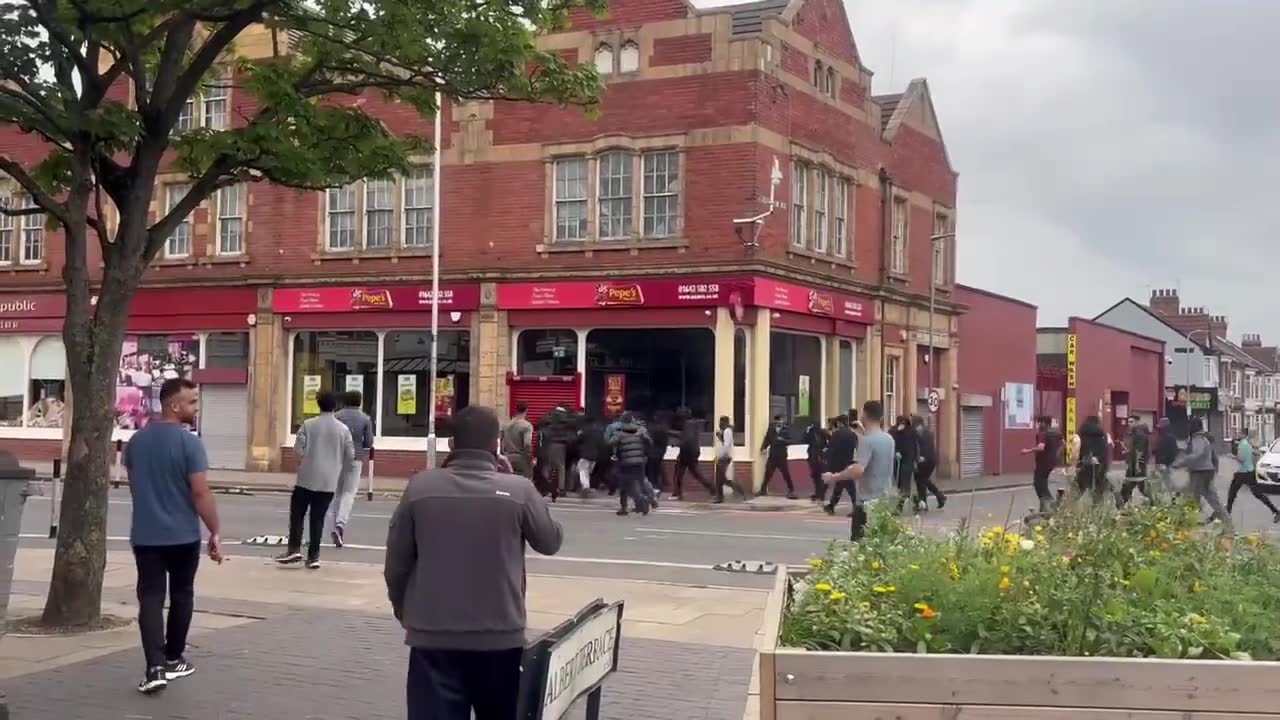 Multitudes de hombres asiáticos atacan ahora a hombres blancos - Middlesbrough