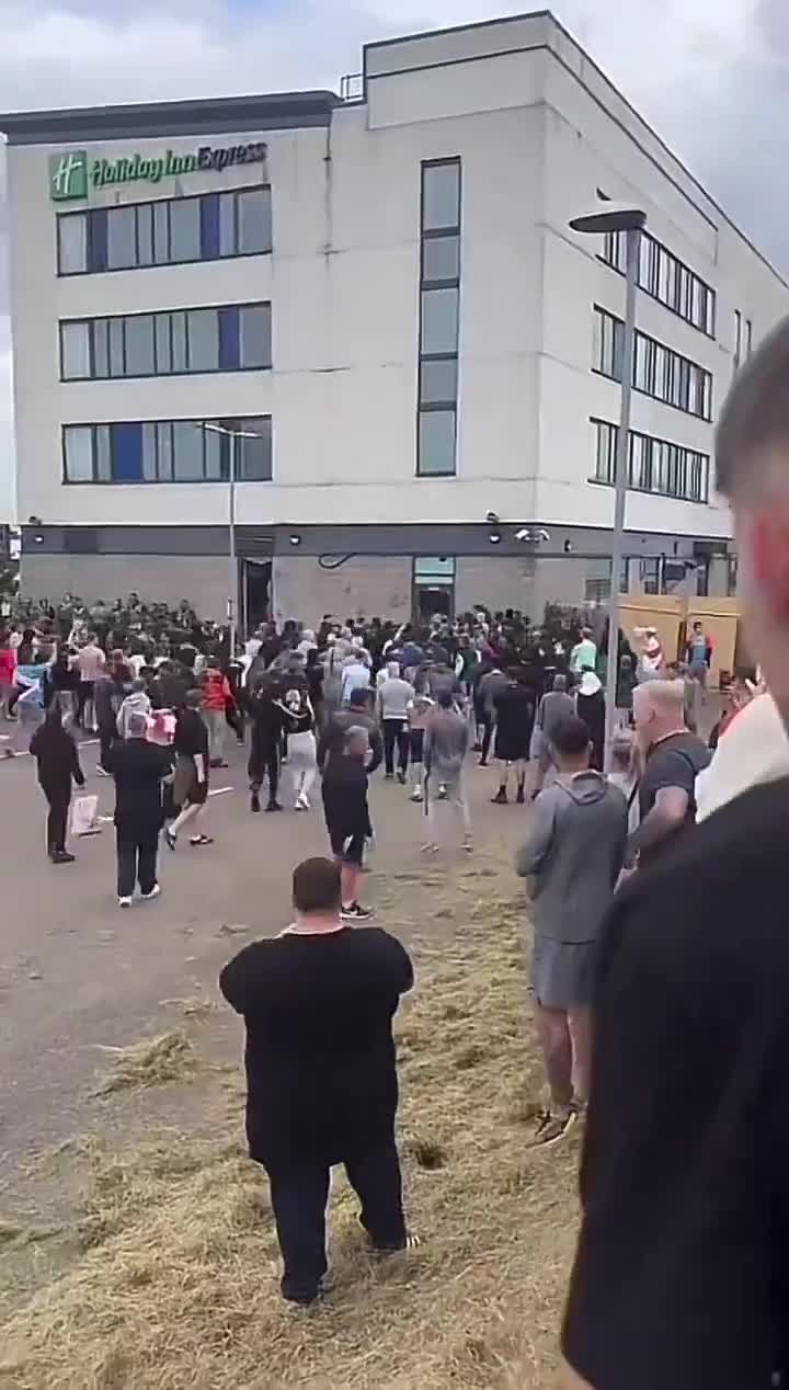 Rioters have now set fire to the hotel housing migrants in Rotherham 