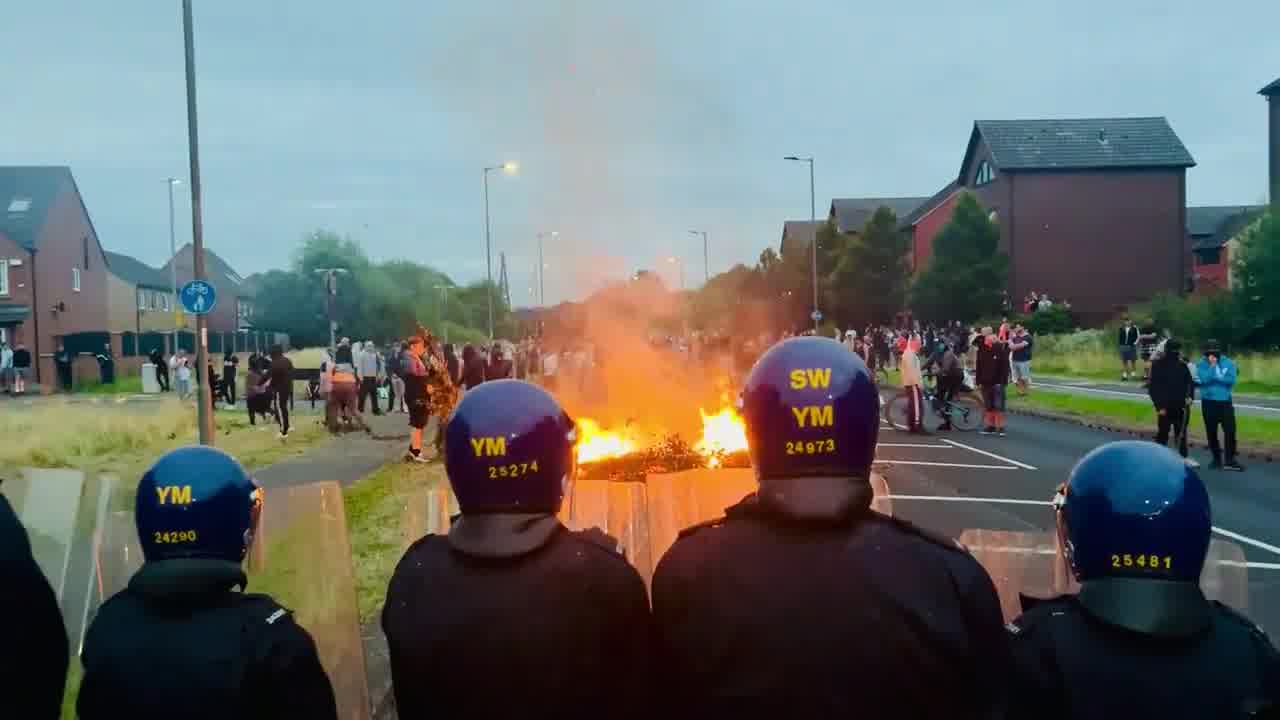 Rioters are stoking up another bonfire on the main road to the Rotherham migrant hotel.  It's Manvers Way, the A633, and it's flanked by homes on both sides