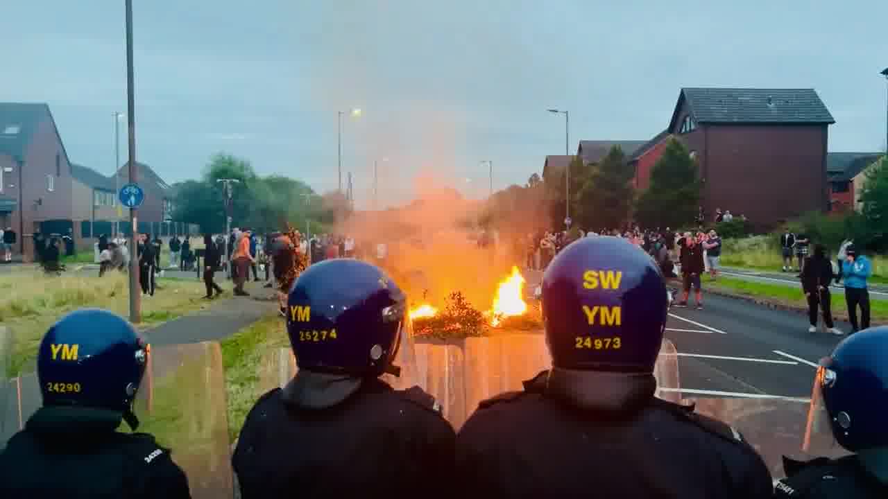 Rioters are stoking up another bonfire on the main road to the Rotherham migrant hotel.  It's Manvers Way, the A633, and it's flanked by homes on both sides