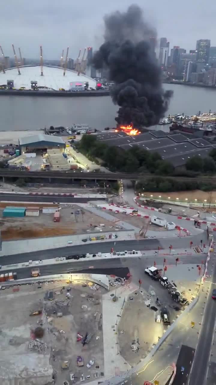 There has just been a triple explosion in East London (Royal Victoria / near the Silvertown tunnel). I think it was a BBC World truck. We noticed it around lunch time as it was unusually in the area. Then 20 mins ago we felt & heard the 3 strong explosions. No clue what happened