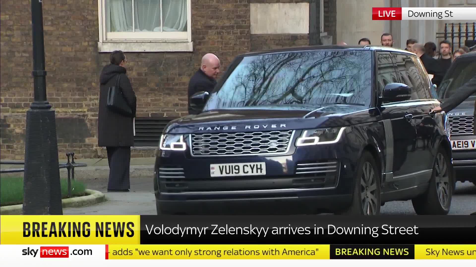 Volodymyr Zelenskyy is aangekomen op Downing Street voor een ontmoeting met Keir Starmer