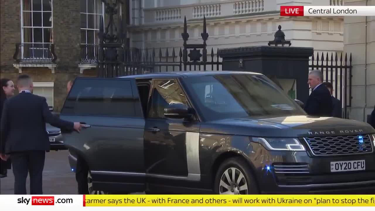 Il primo ministro britannico Starmer e il presidente francese Macron sono arrivati al summit di Londra sull'Ucraina, secondo Sky News. Saranno presto raggiunti da Zelensky e dai leader di Italia, Germania, Danimarca, Norvegia, Polonia, Finlandia e Romania. Si prevede che parteciperanno anche rappresentanti di Canada e Turchia