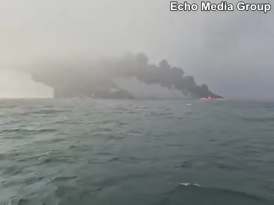 Frachtschiff und Öltanker brennen nach Kollision vor der Küste von East Yorkshire