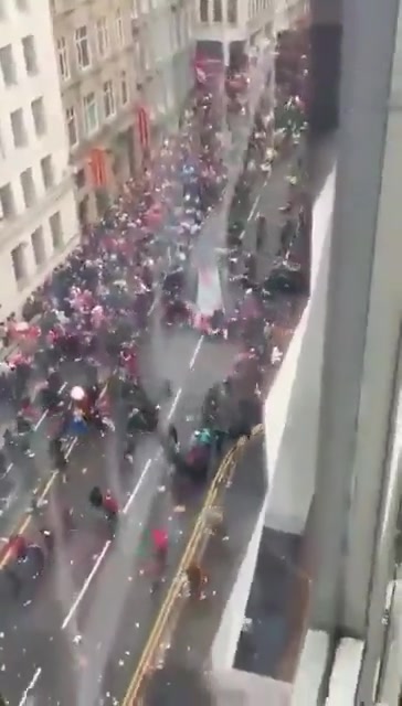 Un conducteur a intentionnellement percuté une foule à Liverpool, en Angleterre, heurtant plusieurs piétons.