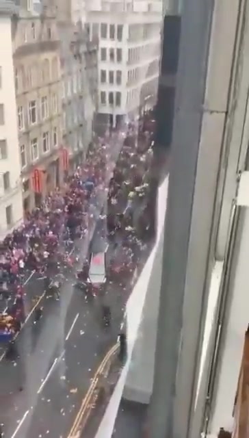 Un conducteur a intentionnellement percuté une foule à Liverpool, en Angleterre, heurtant plusieurs piétons.