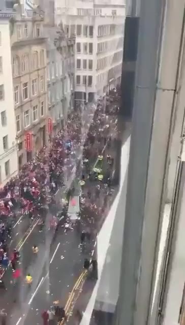 Un conducteur a intentionnellement percuté une foule à Liverpool, en Angleterre, heurtant plusieurs piétons.