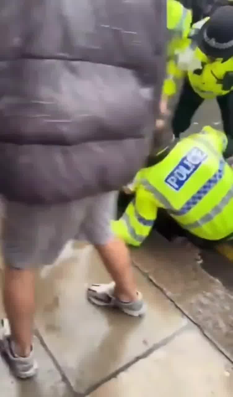 Telegraph report: At least 17 injured in Liverpool stampede