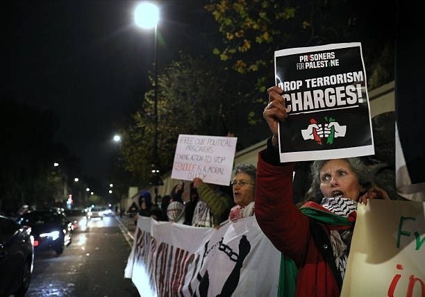 A demonstration was held at Pentonville Prison in London to protest the continued detention of 24 pro-Palestinian activists and in solidarity with the six prisoners currently on hunger strike.