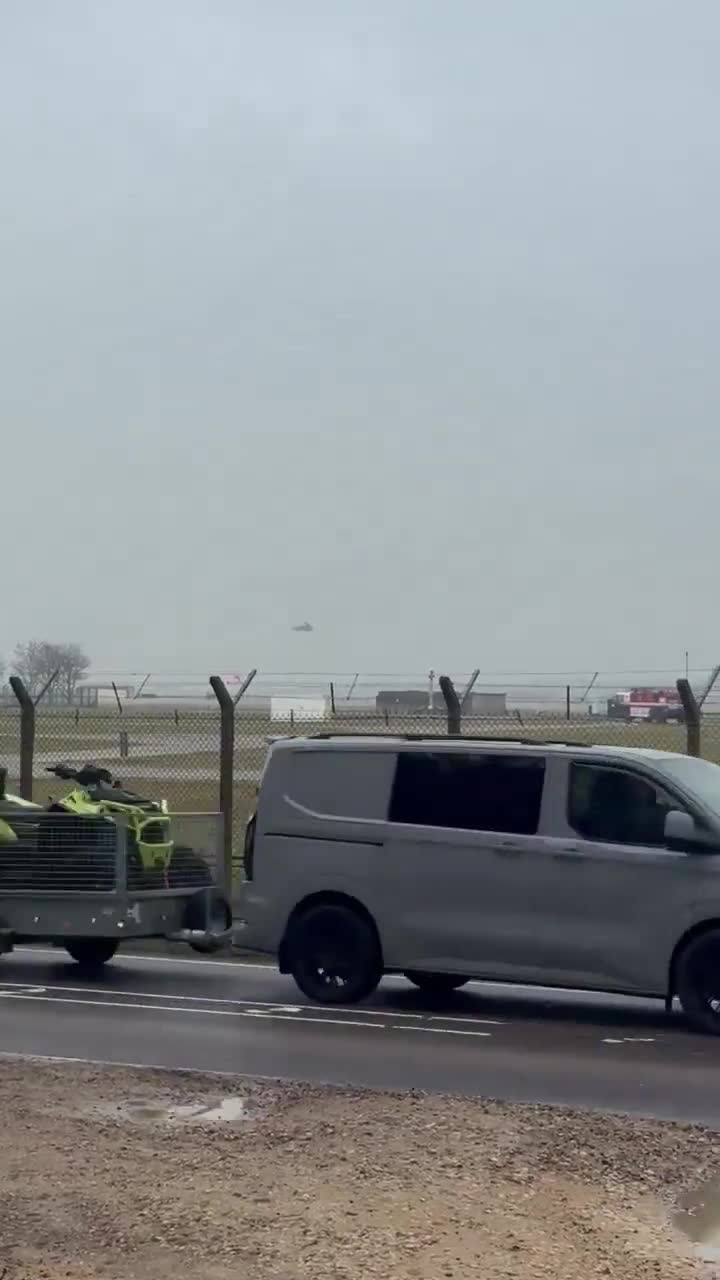 غادرت اثنتا عشرة طائرة من طراز إف-15 إي سترايك إيغل تابعة للجناح المقاتل 48 التابع لسلاح الجو الأمريكي في وقت سابق من اليوم من قاعدة لاكنهيث الجوية الملكية البريطانية في إنجلترا متجهة إلى قاعدة موفق سلطي الجوية في الأردن، بينما حوّلت إحداها مسارها إلى مطار خانيا الدولي في جزيرة كريت اليونانية. وقد دعمت عدة طائرات من طراز كي سي-135 تي ستراتوتانكر وسي-17 إيه غلوب ماستر 3 عملية نشر طائرات إف-15 في الشرق الأوسط، في ظل تصاعد التوترات مع إيران.