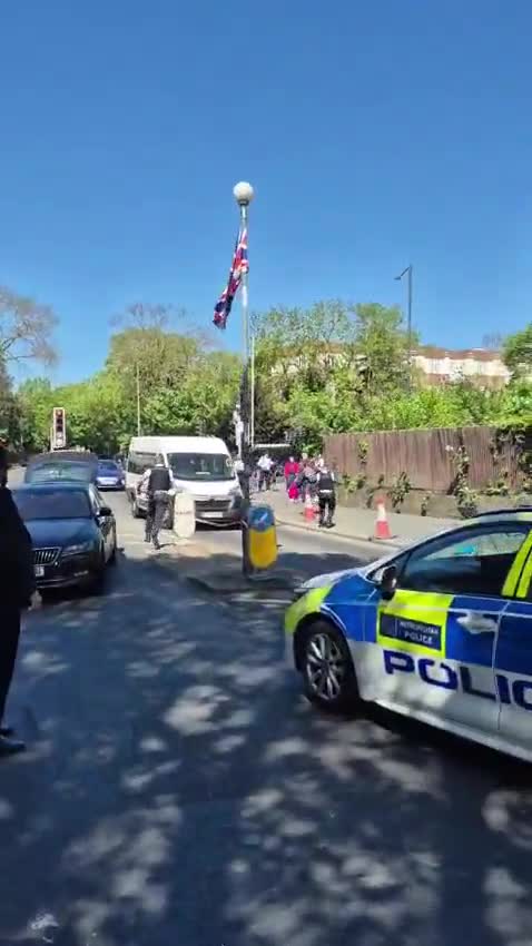 La policía británica ha arrestado a un terrorista que apuñaló a dos hombres judíos en el barrio londinense de Golders Green. Una de las víctimas se encuentra en estado grave.