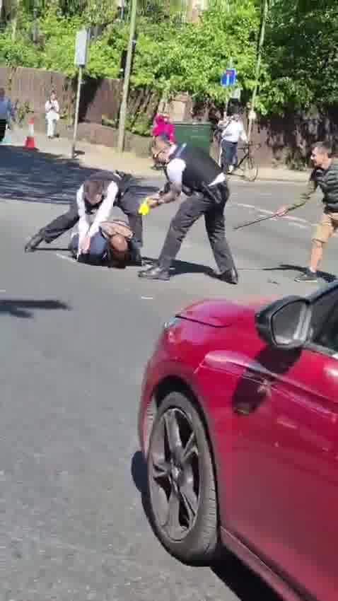 British police have arrested a terrorist who stabbed two Jewish men in London's Golders Green area. One of the victims is in serious condition.