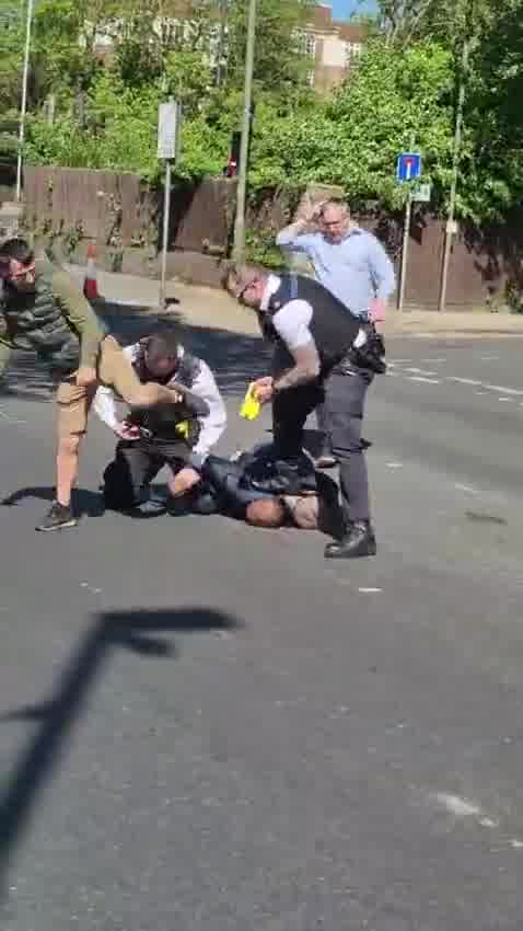 British police have arrested a terrorist who stabbed two Jewish men in London's Golders Green area. One of the victims is in serious condition.