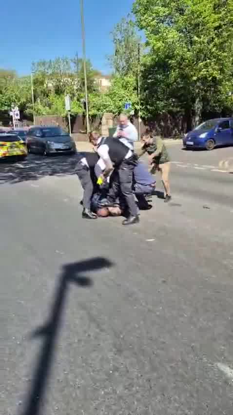 British police have arrested a terrorist who stabbed two Jewish men in London's Golders Green area. One of the victims is in serious condition.